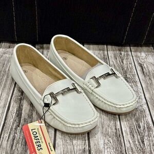 Hawkwell White Faux Leather Loafers Cushioned Womens Size 9